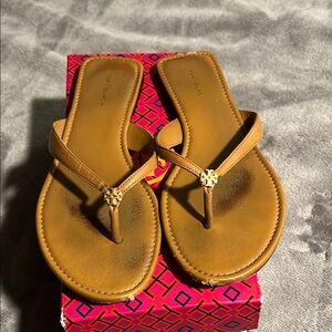 Tory Burch Simple Logo Leather Thong Sandal